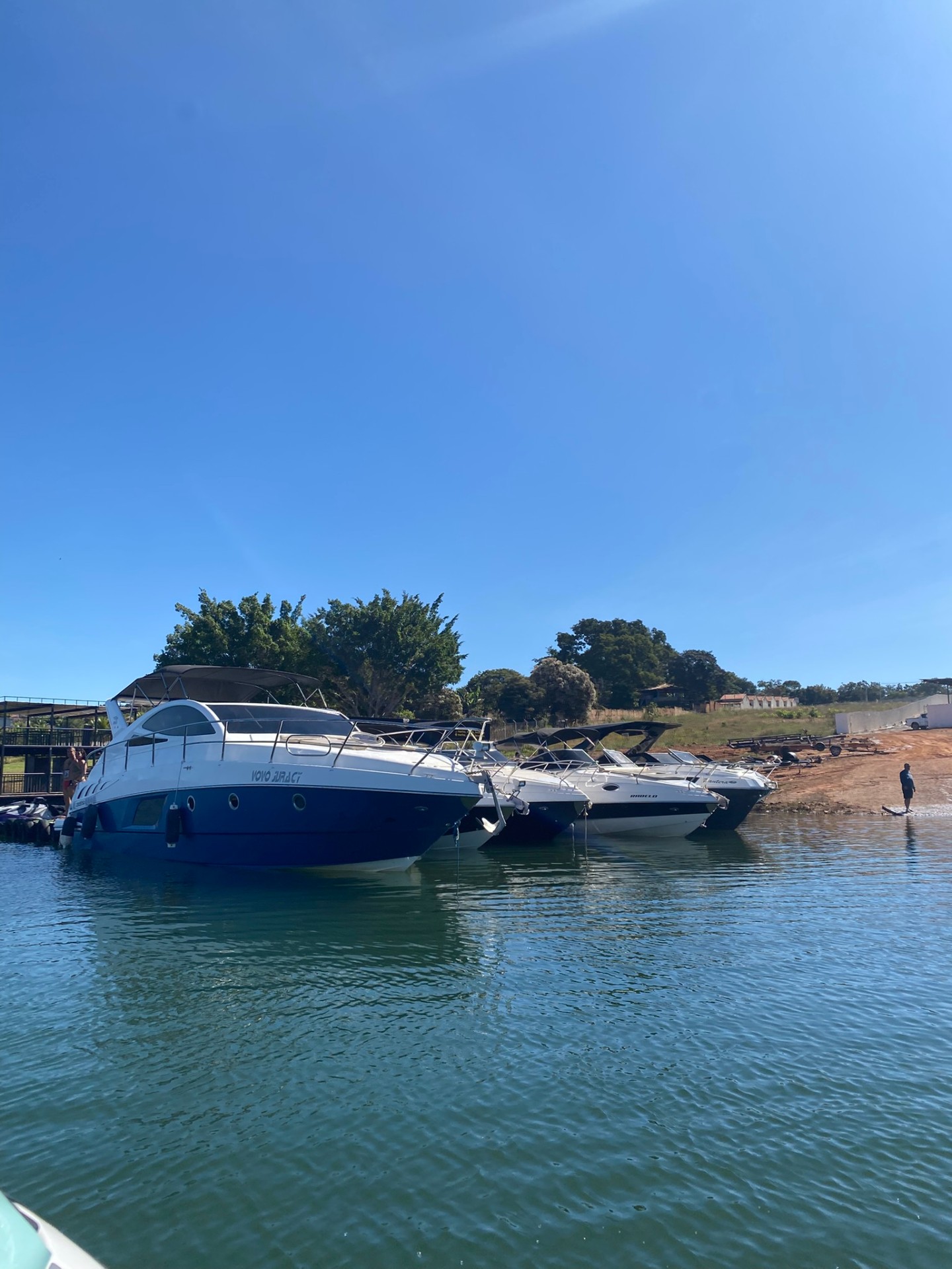 Cliente da Jet Caldas aproveitando o passeio no Lago Corumbá 5